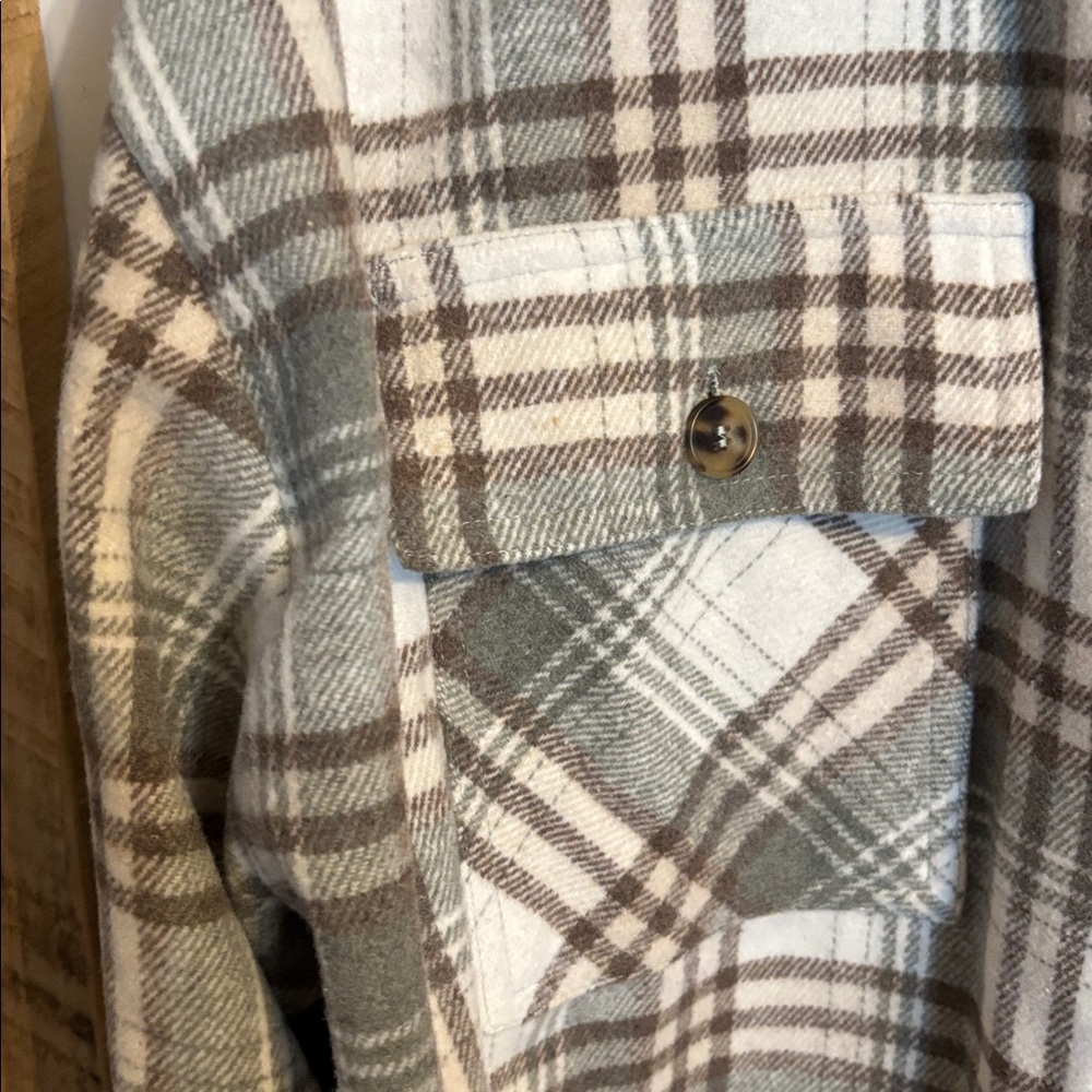 Butter Melon Cropped, Flannel Shacket Jacket Size Large Never Worn View 3